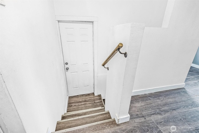 38 Viewdale St, Wenatchee, WA 98801 - stairs with baseboards