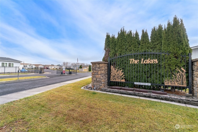 community sign with a lawn