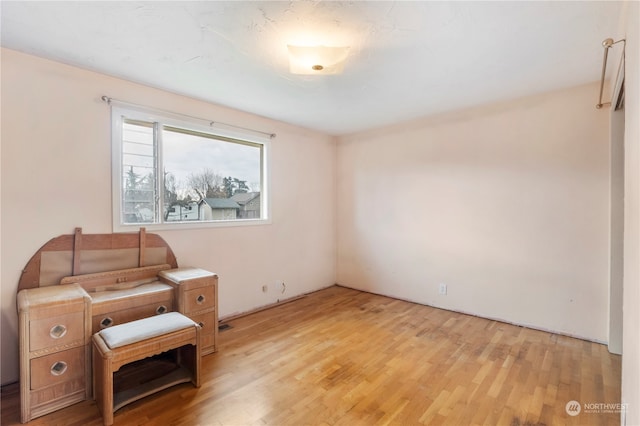 living area with light hardwood / wood-style flooring