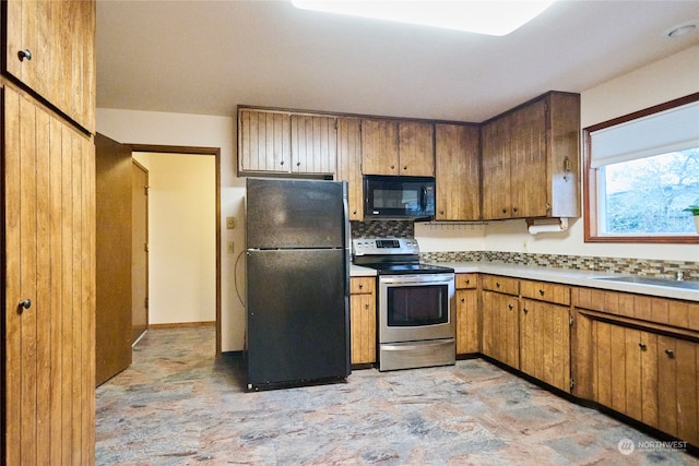 kitchen with sink, backsplash, and black appliances