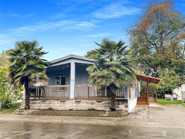 view of front of property with covered porch