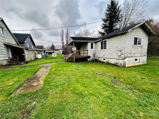 back of house featuring a lawn