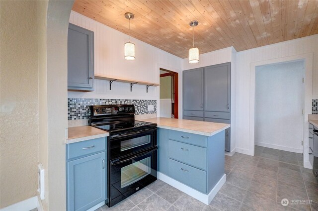 kitchen with pendant lighting, wooden ceiling, black electric range, tasteful backsplash, and kitchen peninsula