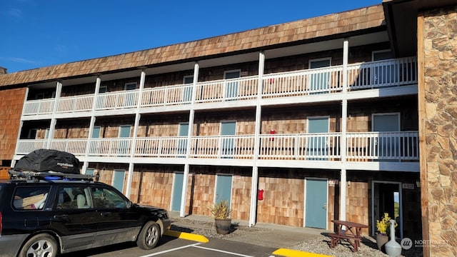 304 14th St NW Unit 209, Long Beach, WA 98631 - view of building exterior with uncovered parking