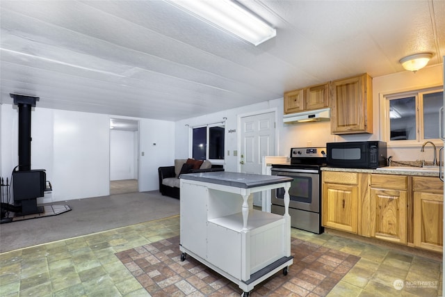 kitchen featuring stainless steel electric stove, a wood stove, sink, and a textured ceiling