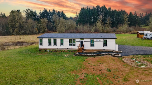 manufactured / mobile home featuring a lawn