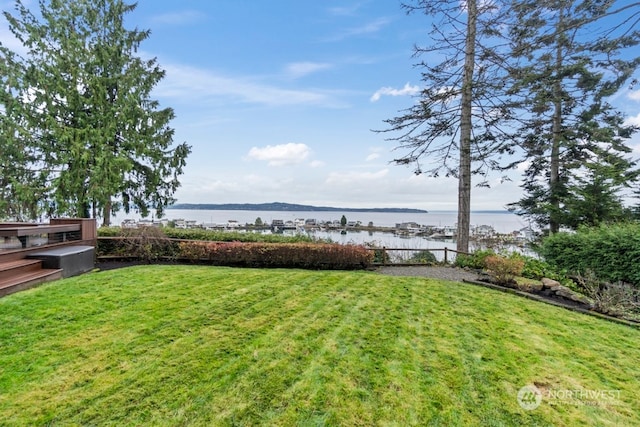 view of yard featuring a water view