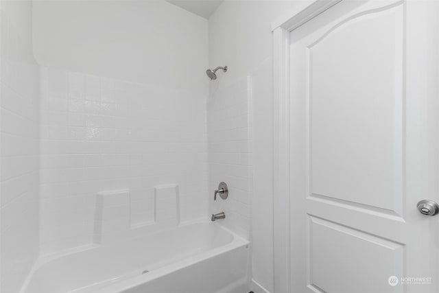 bathroom with shower / washtub combination