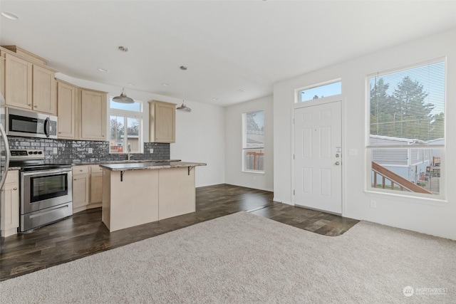 kitchen featuring stainless steel appliances, tasteful backsplash, dark hardwood / wood-style flooring, decorative light fixtures, and a breakfast bar