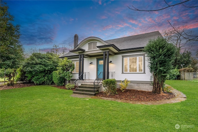 view of front of house featuring a yard