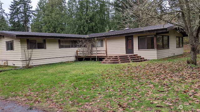 view of front of home featuring a front yard