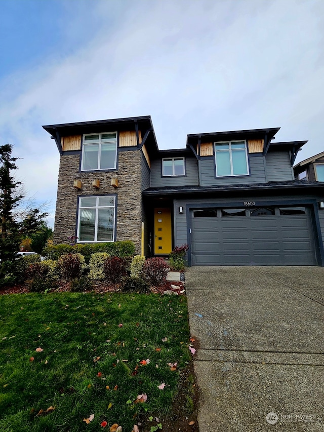 view of front of house featuring a front lawn and a garage