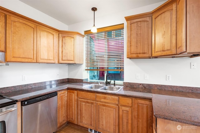 2606 Peach Ct Unit B, Port Angeles, WA 98363 - kitchen featuring stainless steel appliances, a sink, hanging light fixtures, light wood-style floors, and brown cabinets