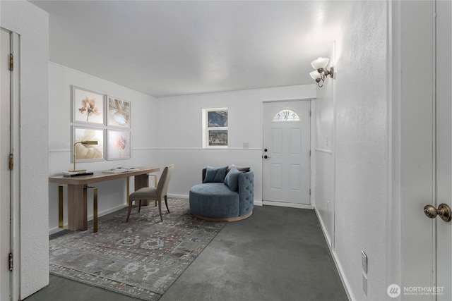 foyer entrance featuring baseboards