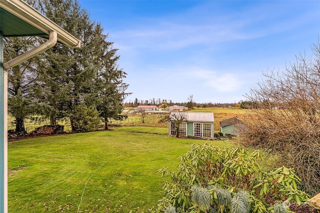 view of yard with an outdoor structure