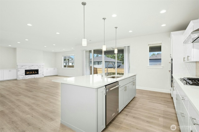 6202 229th Ave E, Buckley, WA 98321 - kitchen featuring appliances with stainless steel finishes, light wood-type flooring, an island with sink, light countertops, and recessed lighting