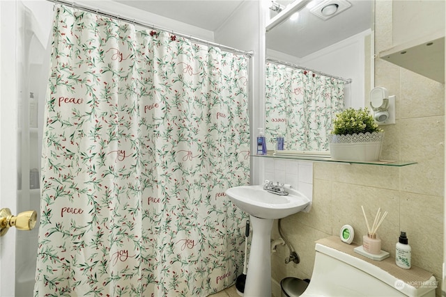 bathroom with tasteful backsplash, toilet, tile walls, and curtained shower