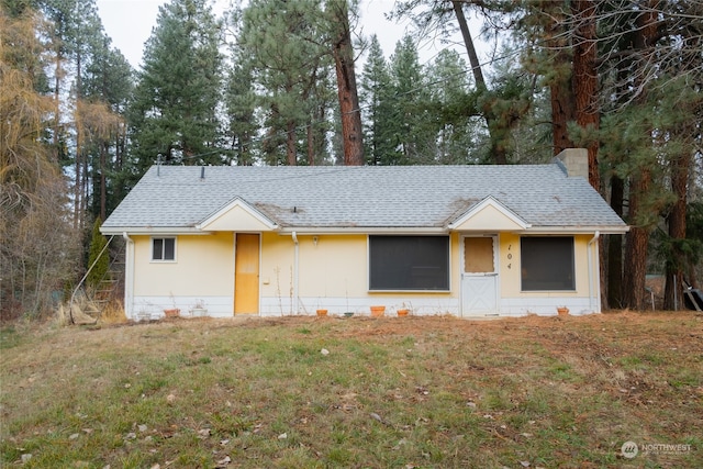 ranch-style home with a front yard