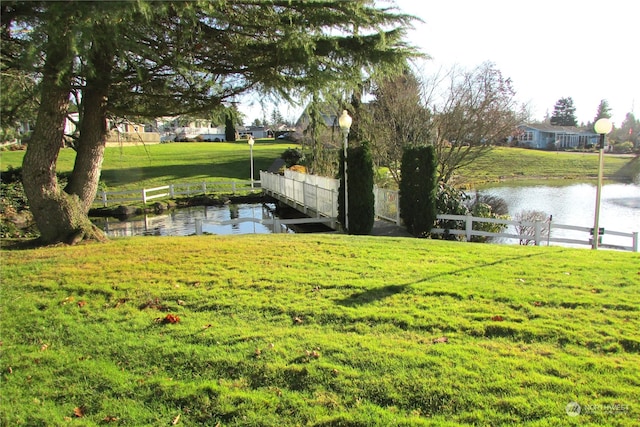 view of yard featuring a water view