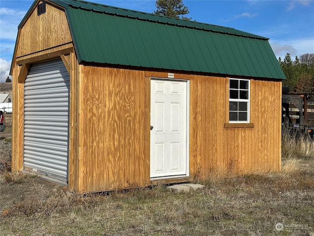 view of outbuilding