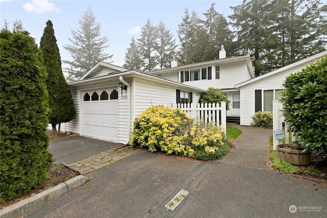 view of front property featuring a garage