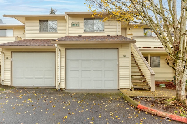 view of front facade featuring a garage