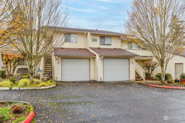 view of front facade featuring a garage