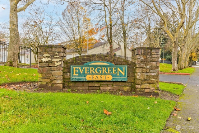 view of community / neighborhood sign