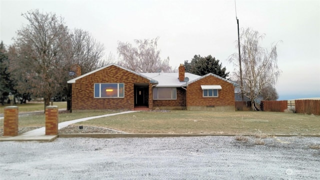 single story home featuring a front yard