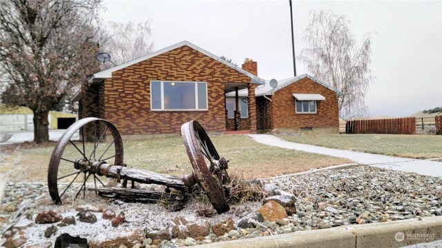 view of front of house featuring a front yard