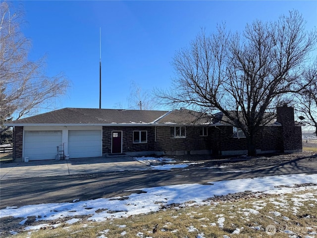 view of front of house featuring an attached garage and driveway