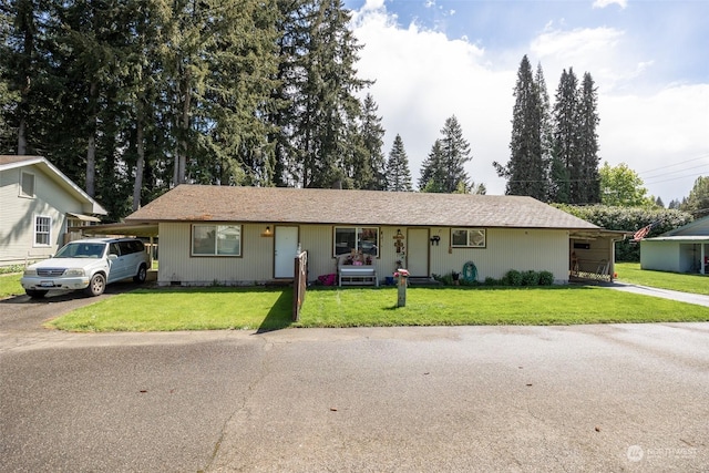 ranch-style house featuring a front lawn