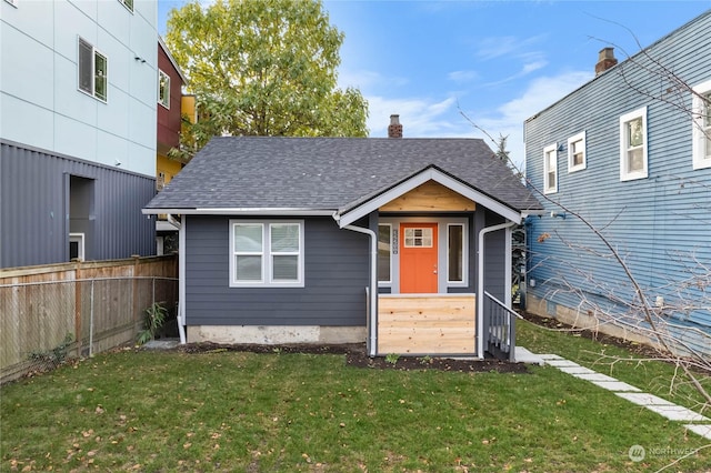 view of front of home featuring a front lawn