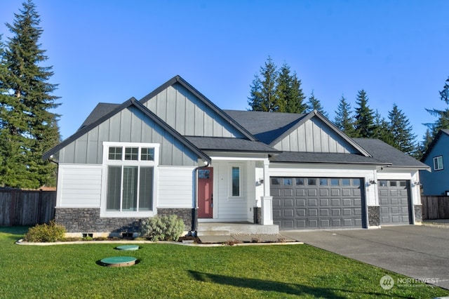 view of front facade featuring a garage and a front yard