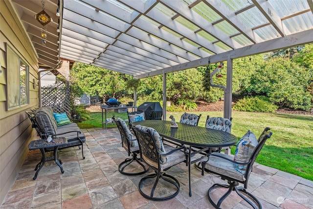 view of patio featuring a pergola