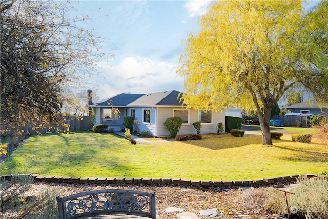 single story home with a front lawn