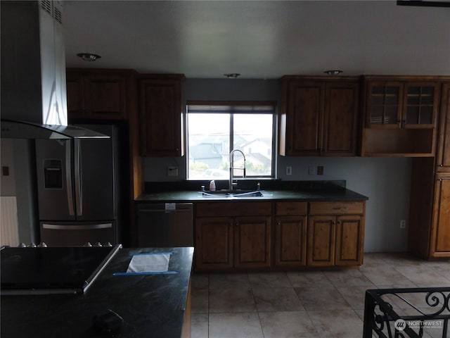 kitchen with dishwasher, light tile patterned flooring, sink, and stainless steel refrigerator with ice dispenser