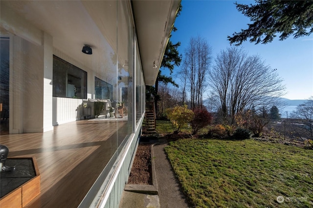 view of yard with a mountain view