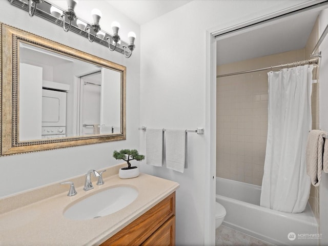 full bathroom featuring vanity, shower / bathtub combination with curtain, toilet, and stacked washer / dryer