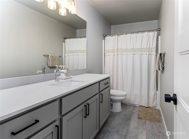 full bathroom with shower / tub combo with curtain, vanity, and toilet