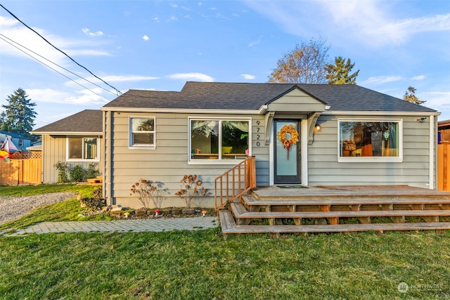 view of front of home featuring a front lawn