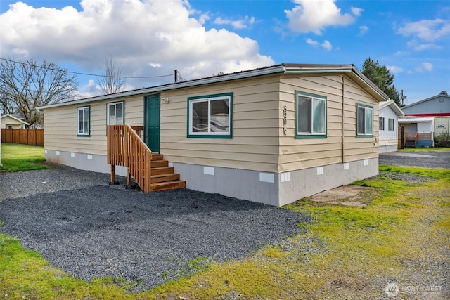 manufactured / mobile home with crawl space and fence