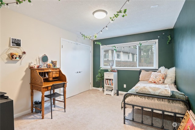 sitting room with light carpet and a textured ceiling