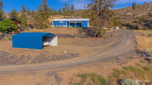 drone / aerial view featuring a mountain view