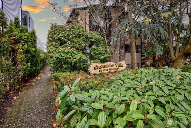 view of community / neighborhood sign