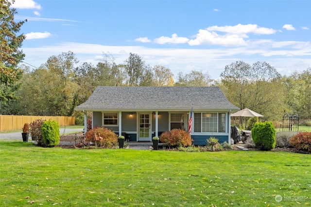 view of front of property with a front yard