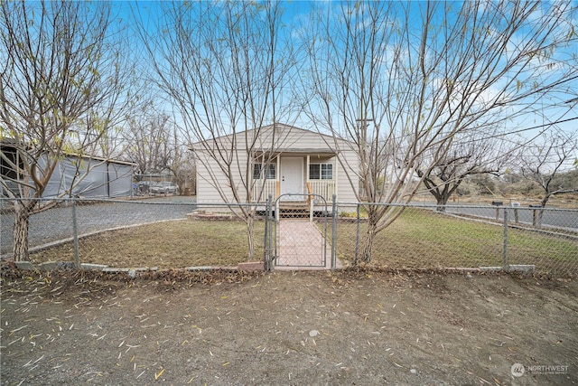 view of front of home with a front lawn