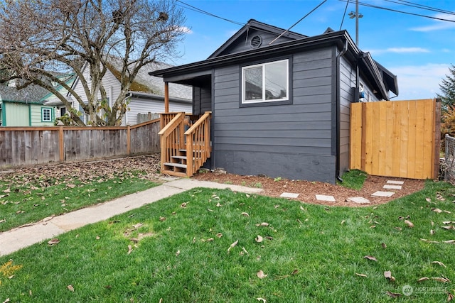 view of front facade with a front yard