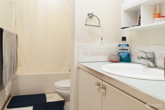 full bathroom featuring backsplash, vanity, shower / bath combo, and toilet