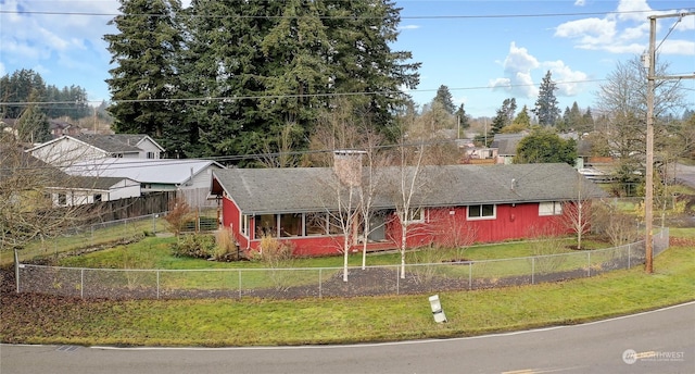 view of front facade featuring a front lawn